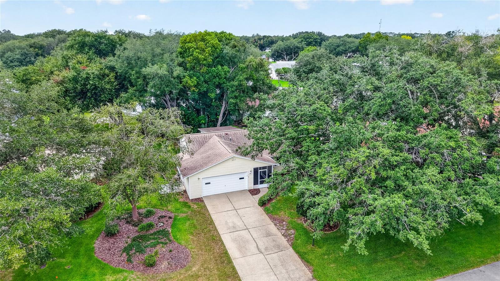 822 DUNDEE CIRCLE