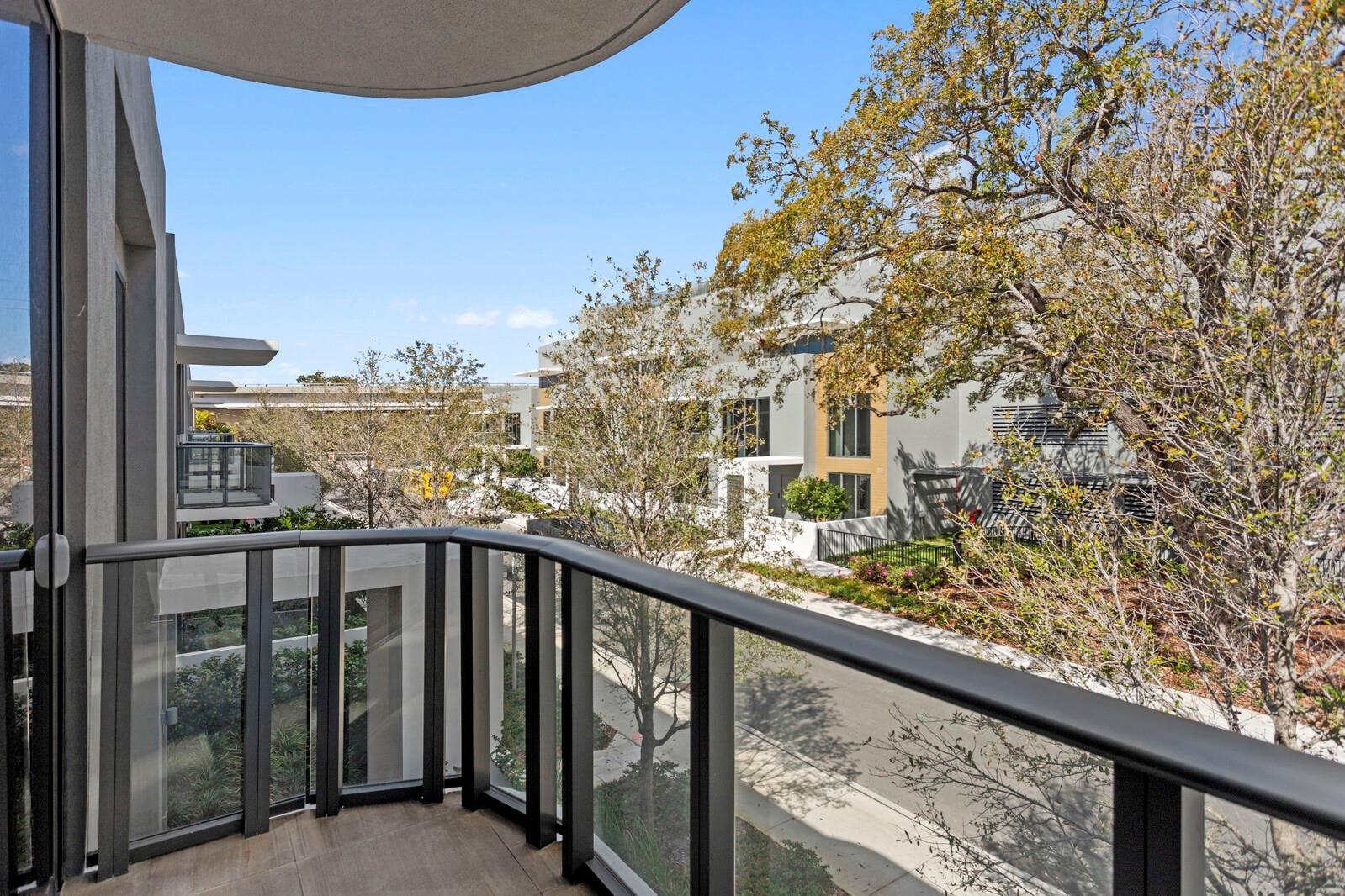 3105 BAY OAK CONDOMINIUM LOT TH04 - Residential