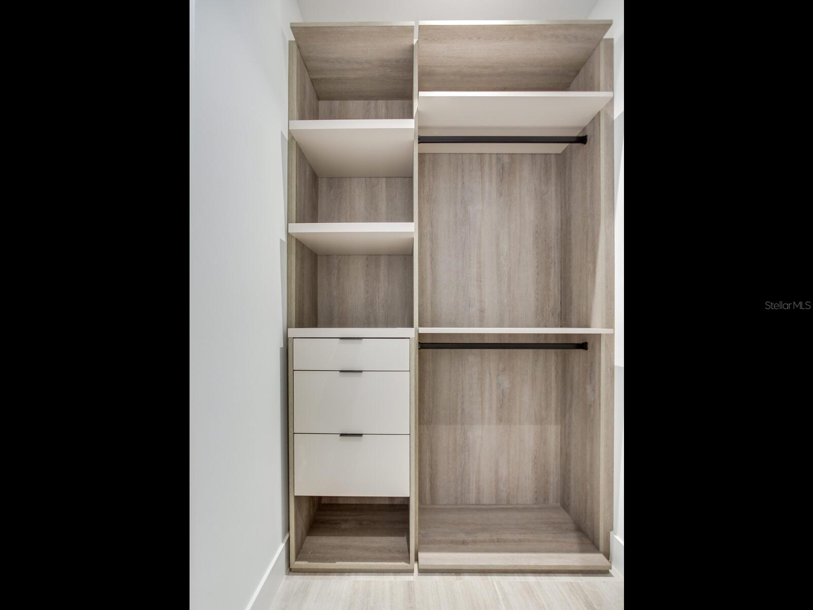 3105 BAY OAK CONDOMINIUM LOT TH04 - Residential