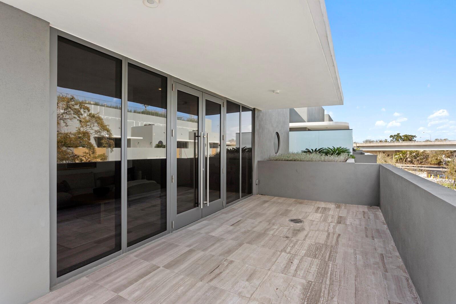 3105 BAY OAK CONDOMINIUM LOT TH04 - Residential