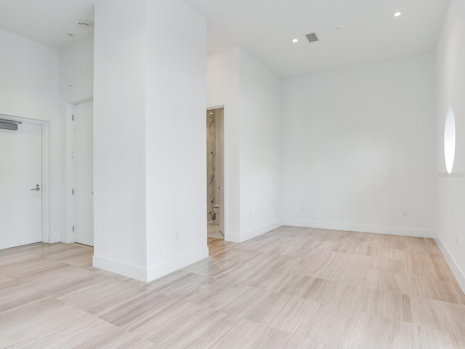 3105 BAY OAK CONDOMINIUM LOT TH04 - Residential