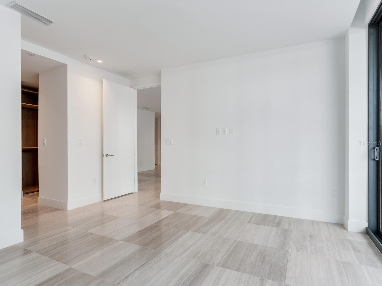 3105 BAY OAK CONDOMINIUM LOT TH04 - Residential