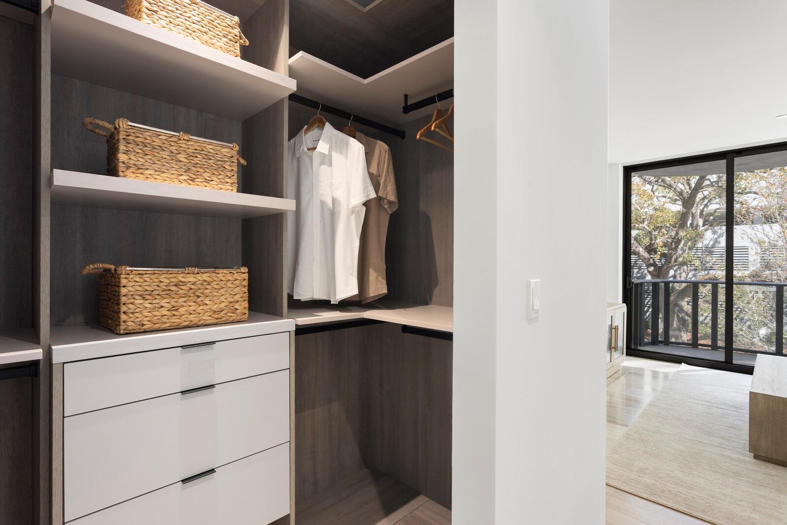 3105 BAY OAK CONDOMINIUM LOT TH04 - Residential