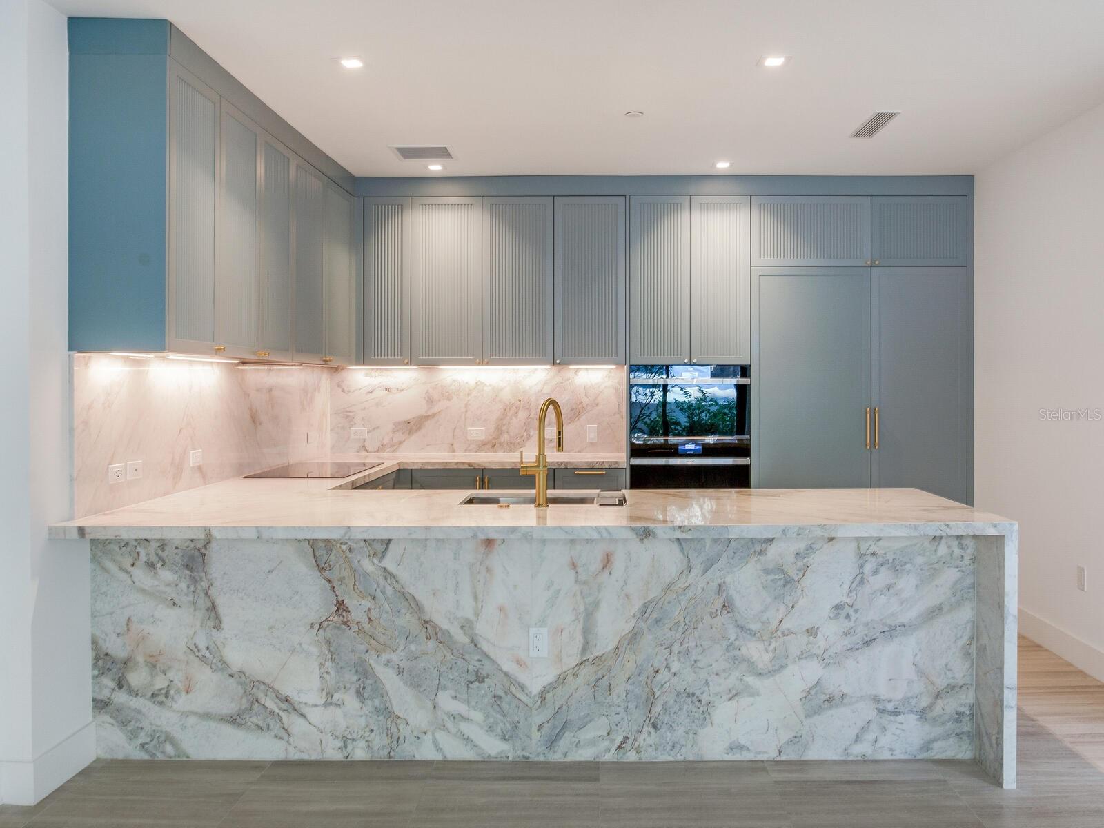 3105 BAY OAK CONDOMINIUM LOT TH04 - Residential