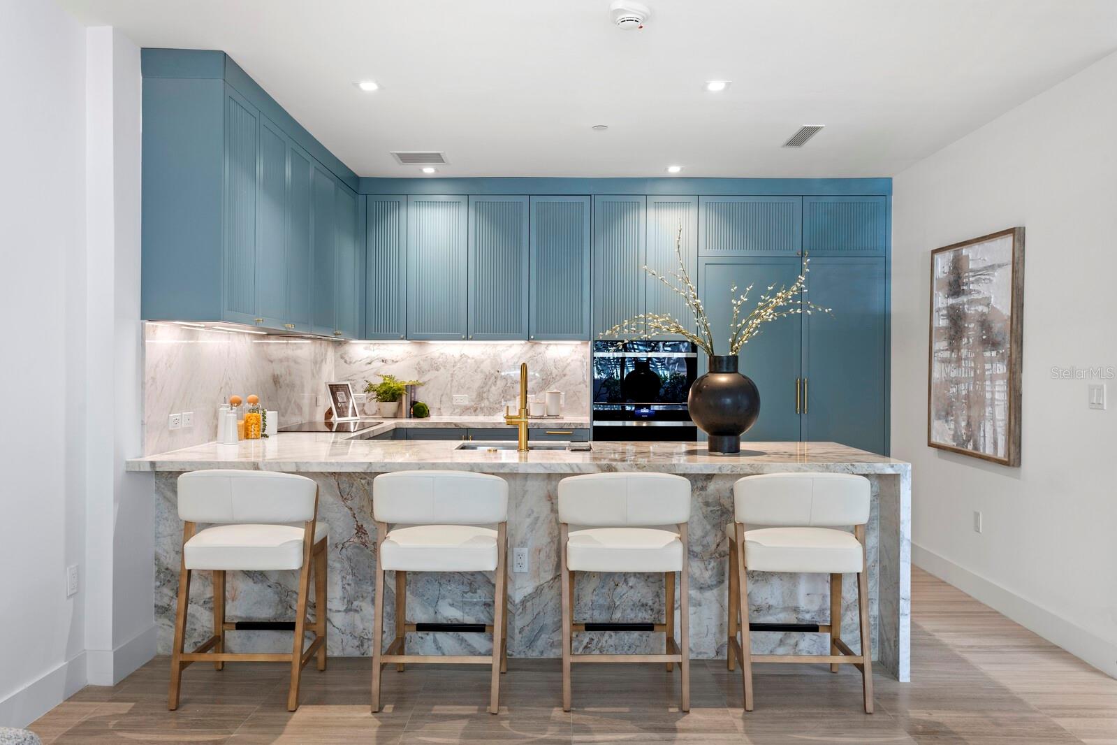 3105 BAY OAK CONDOMINIUM LOT TH04 - Residential