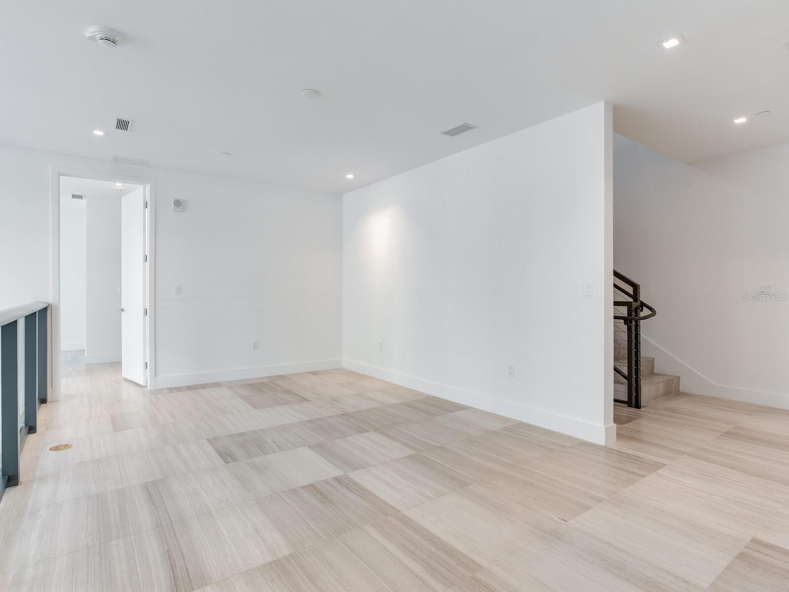 3105 BAY OAK CONDOMINIUM LOT TH04 - Residential