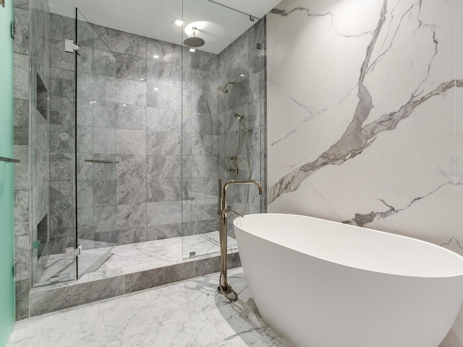 3105 BAY OAK CONDOMINIUM LOT TH04 - Residential