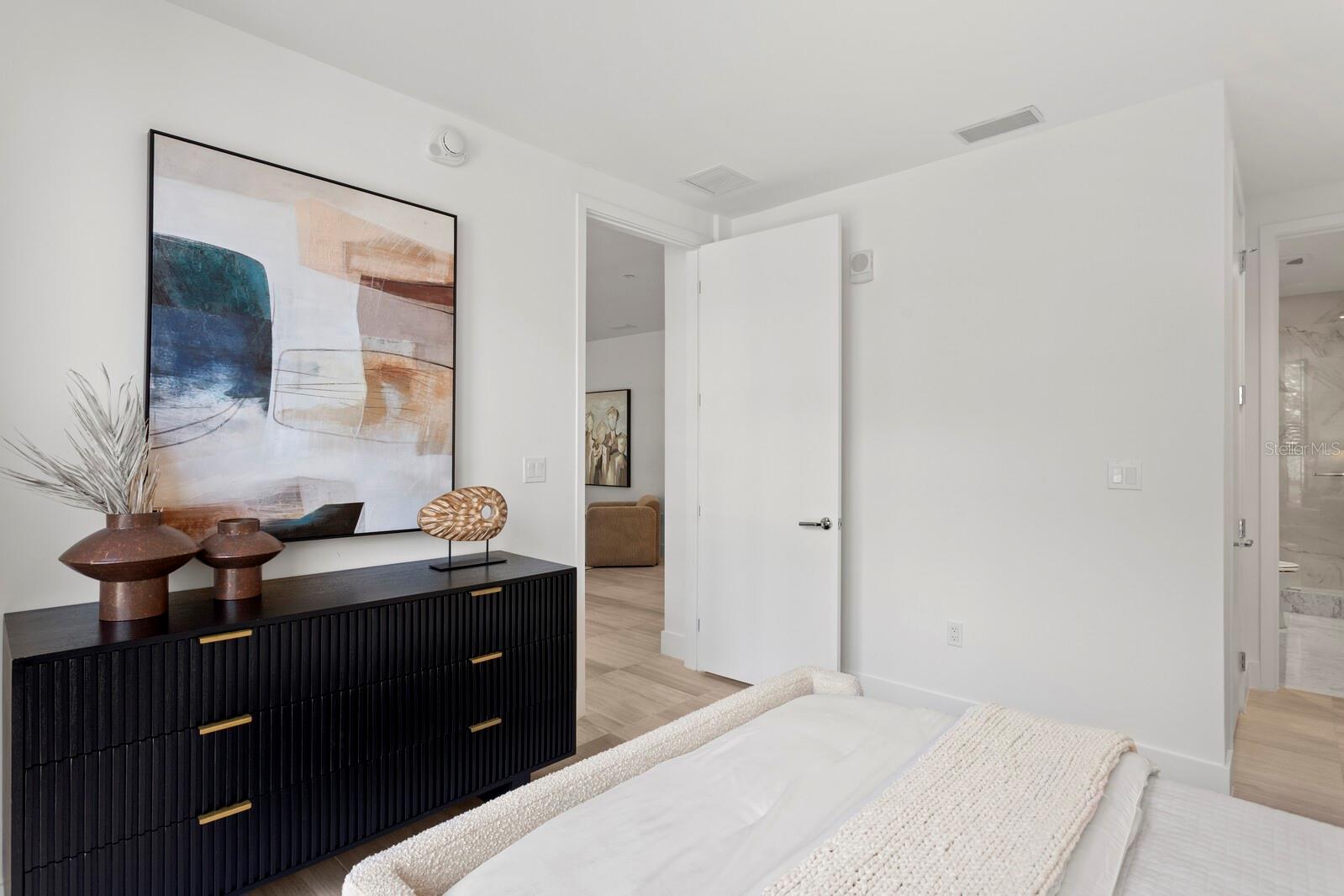 3105 BAY OAK CONDOMINIUM LOT TH04 - Residential