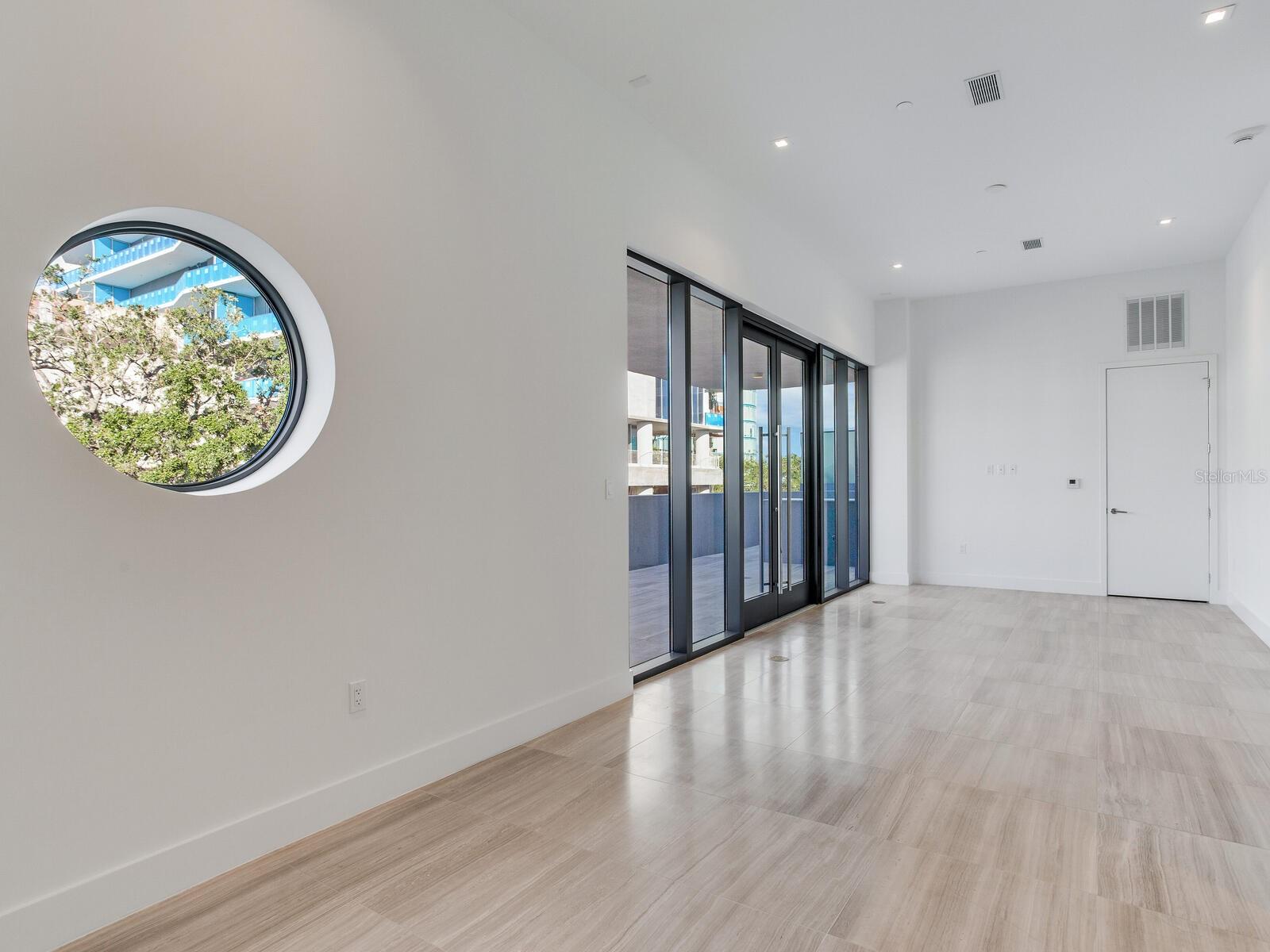 3105 BAY OAK CONDOMINIUM LOT TH04 - Residential