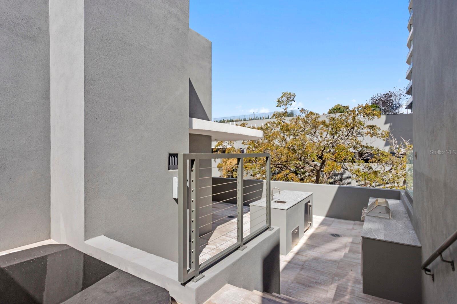 3105 BAY OAK CONDOMINIUM LOT TH04 - Residential