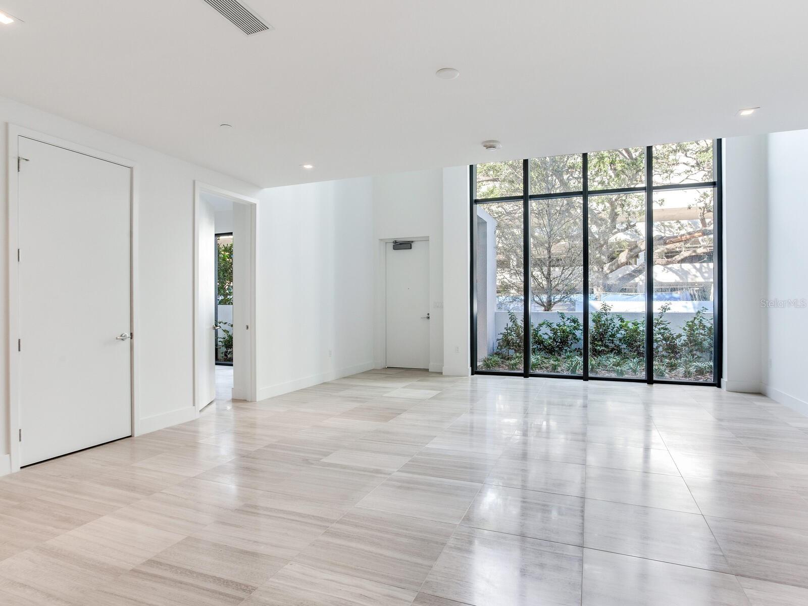 3105 BAY OAK CONDOMINIUM LOT TH04 - Residential