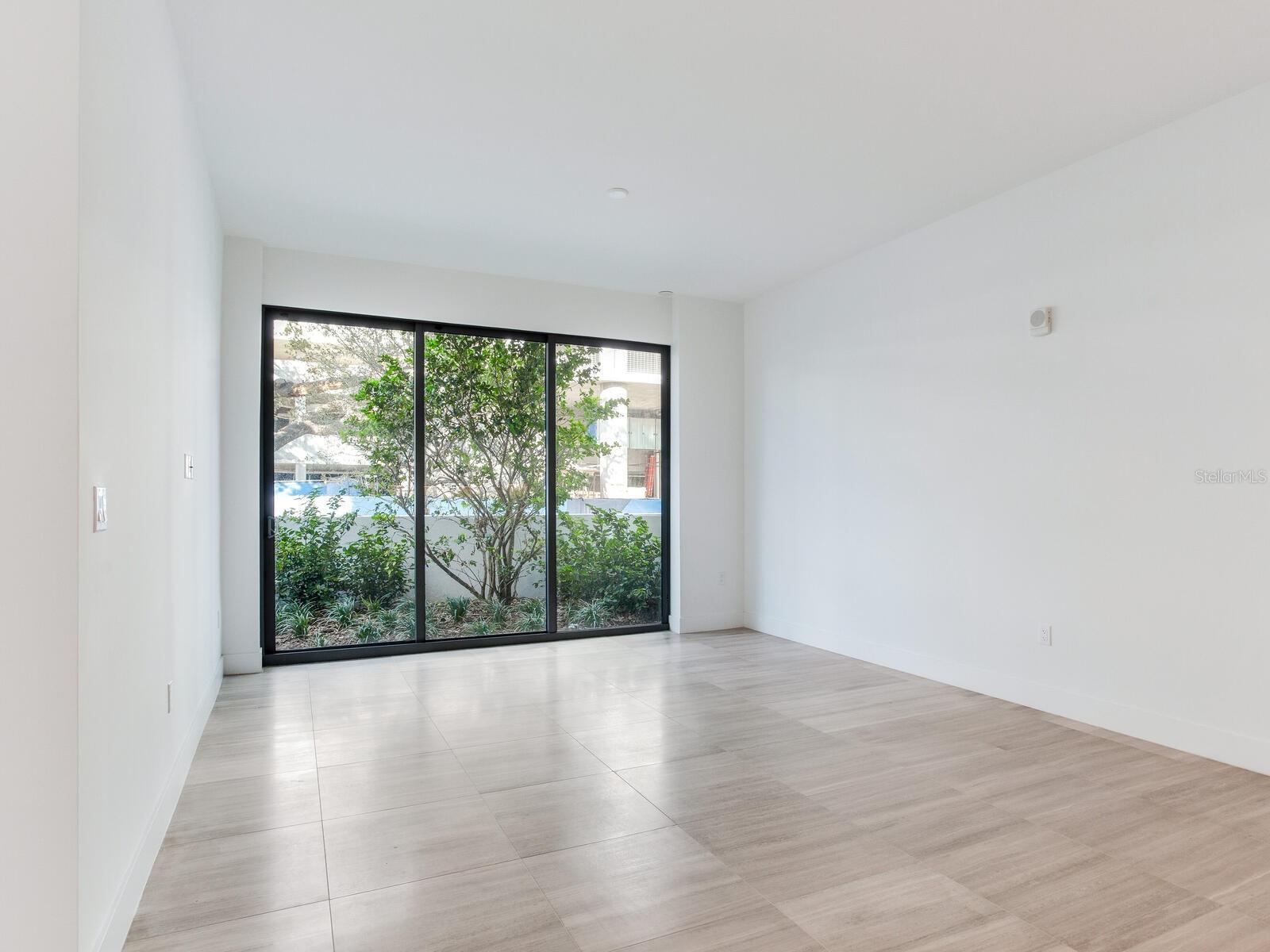 3105 BAY OAK CONDOMINIUM LOT TH04 - Residential