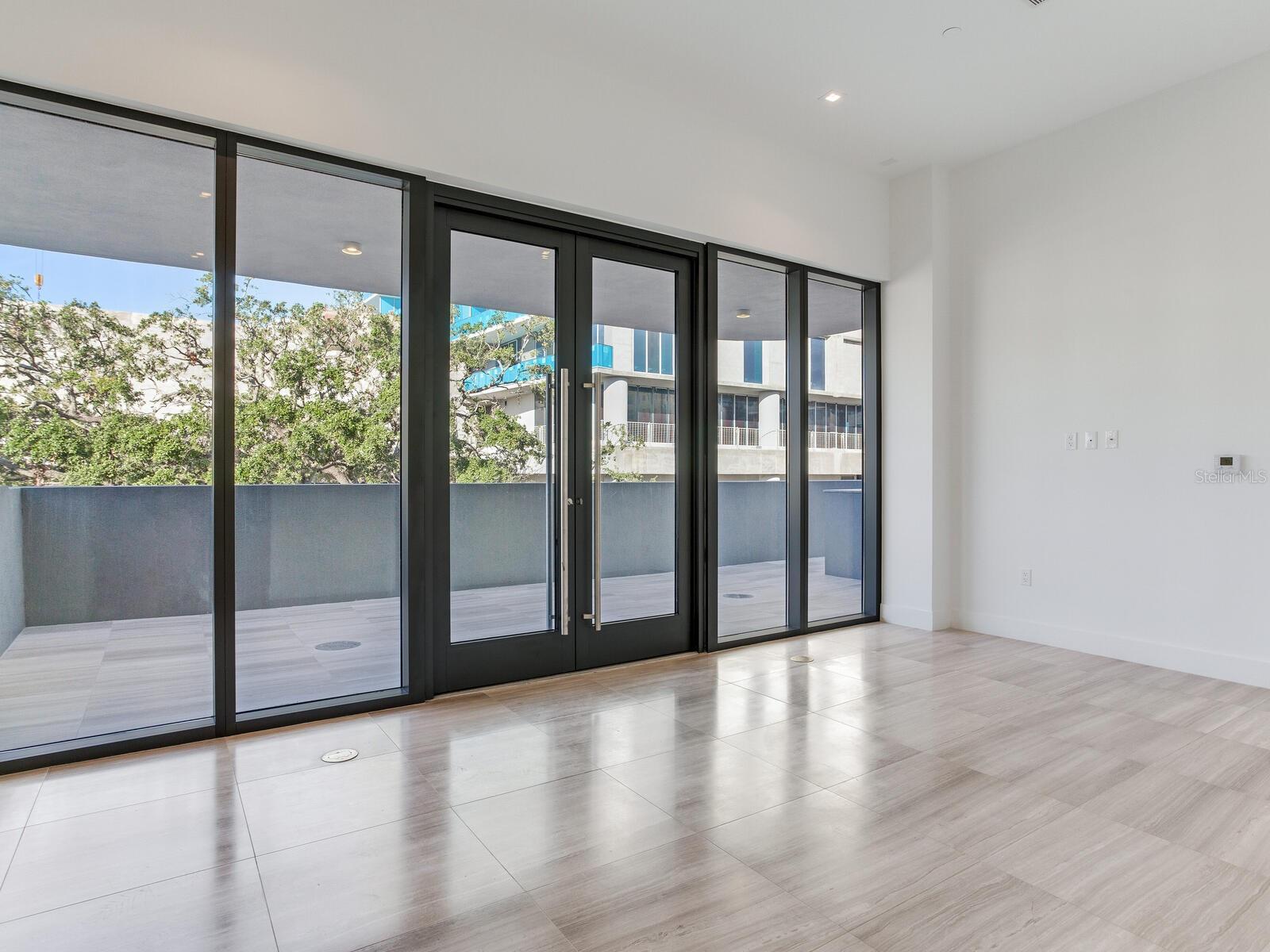 3105 BAY OAK CONDOMINIUM LOT TH04 - Residential