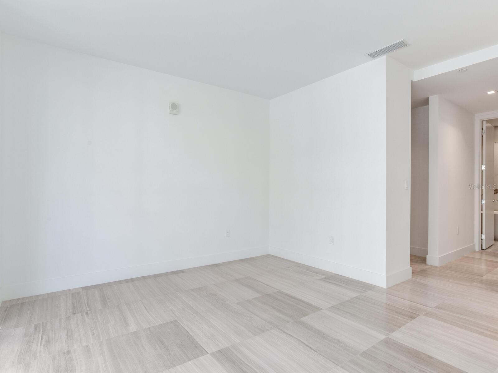 3105 BAY OAK CONDOMINIUM LOT TH04 - Residential