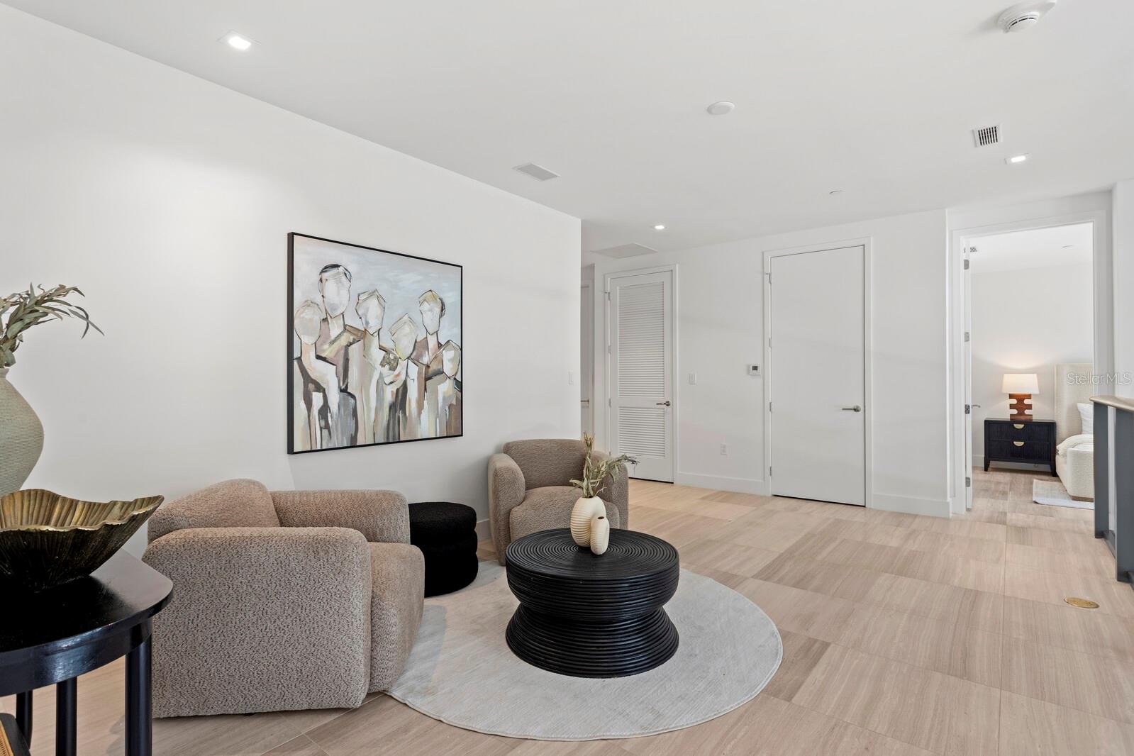 3105 BAY OAK CONDOMINIUM LOT TH04 - Residential