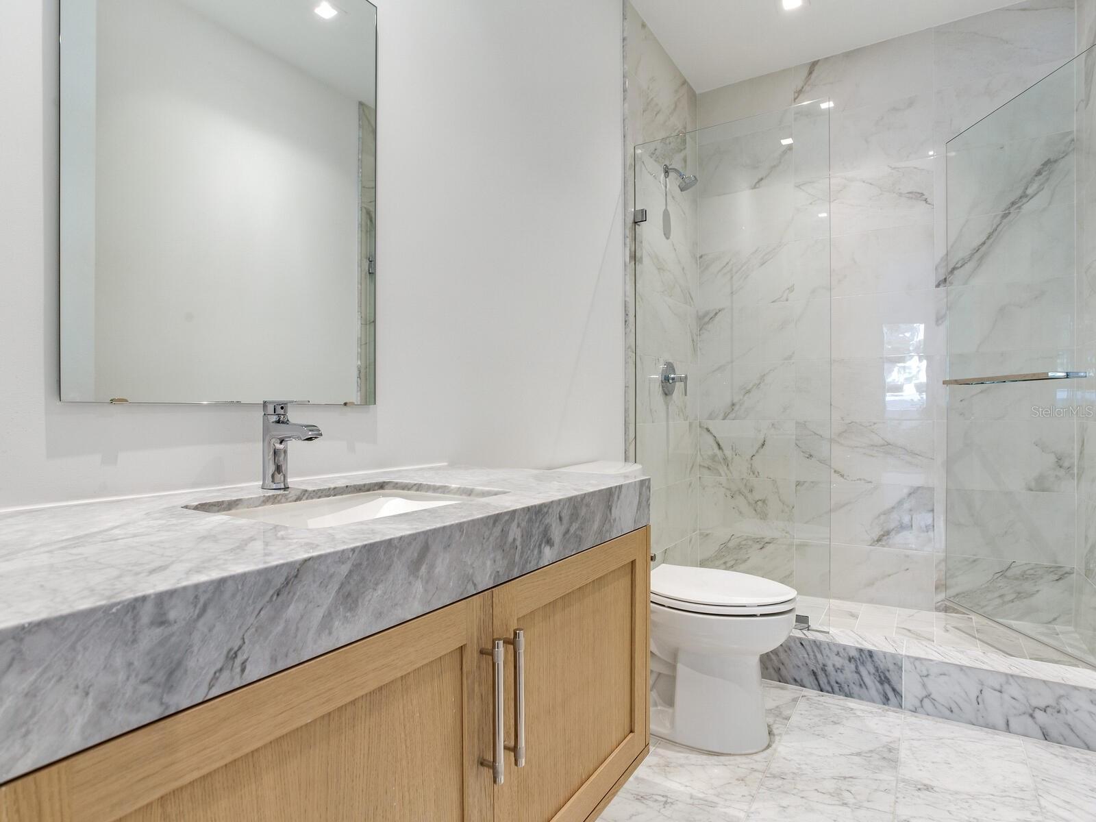 3105 BAY OAK CONDOMINIUM LOT TH04 - Residential