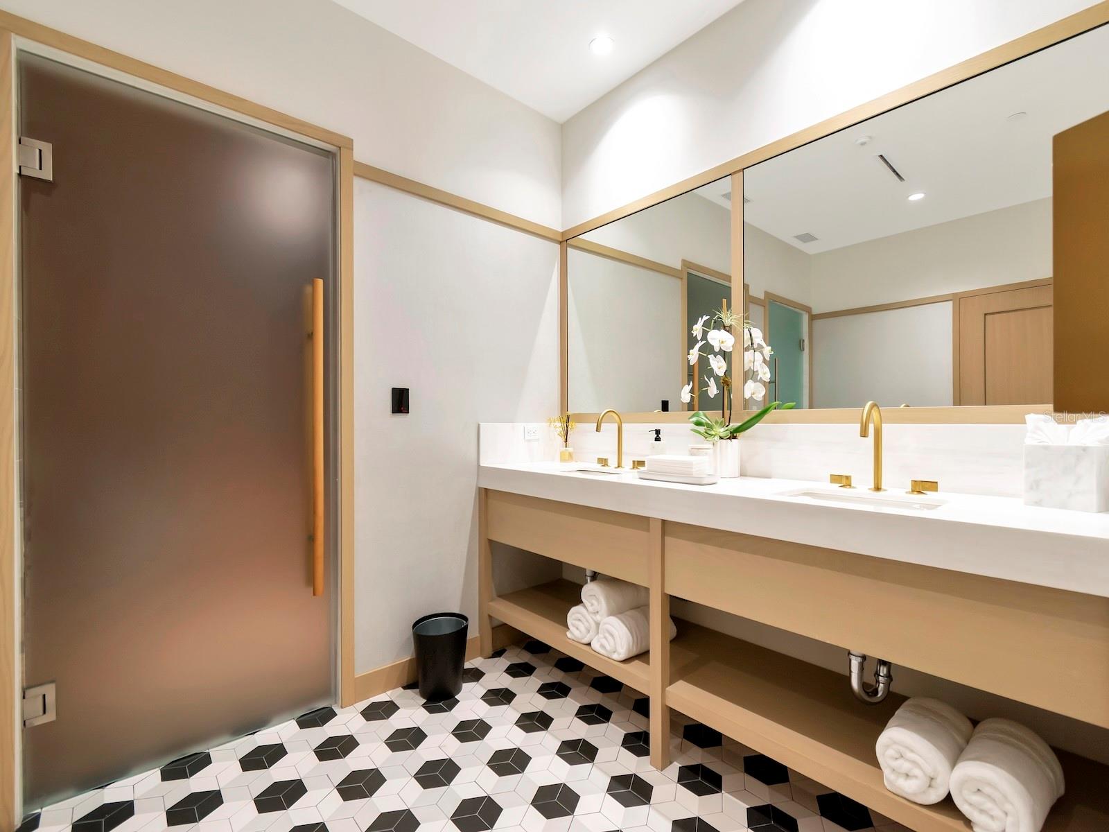 3105 BAY OAK CONDOMINIUM LOT TH04 - Residential