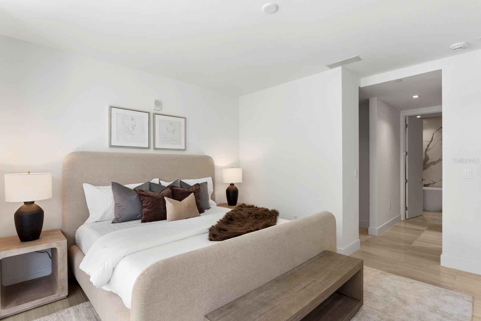 3105 BAY OAK CONDOMINIUM LOT TH04 - Residential