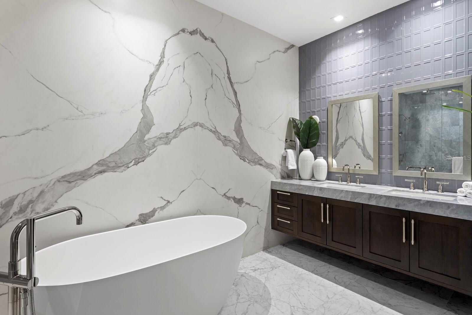 3105 BAY OAK CONDOMINIUM LOT TH04 - Residential