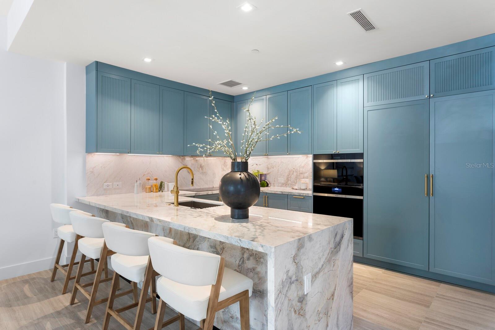 3105 BAY OAK CONDOMINIUM LOT TH04 - Residential