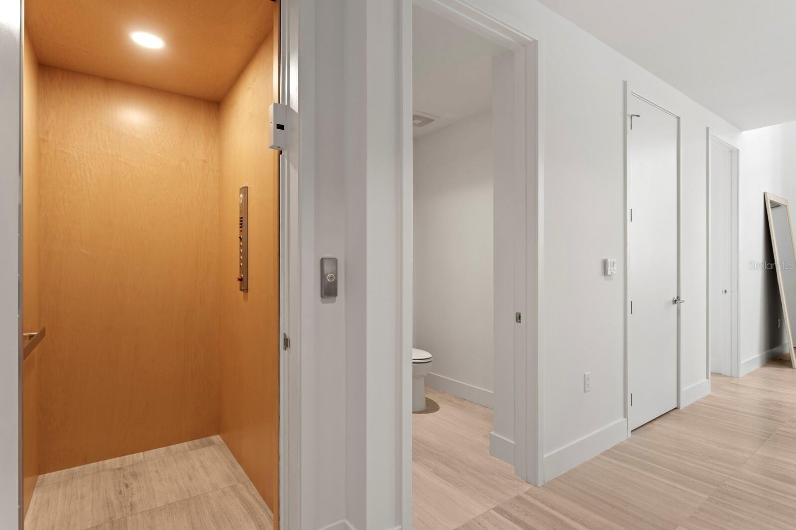 3105 BAY OAK CONDOMINIUM LOT TH04 - Residential