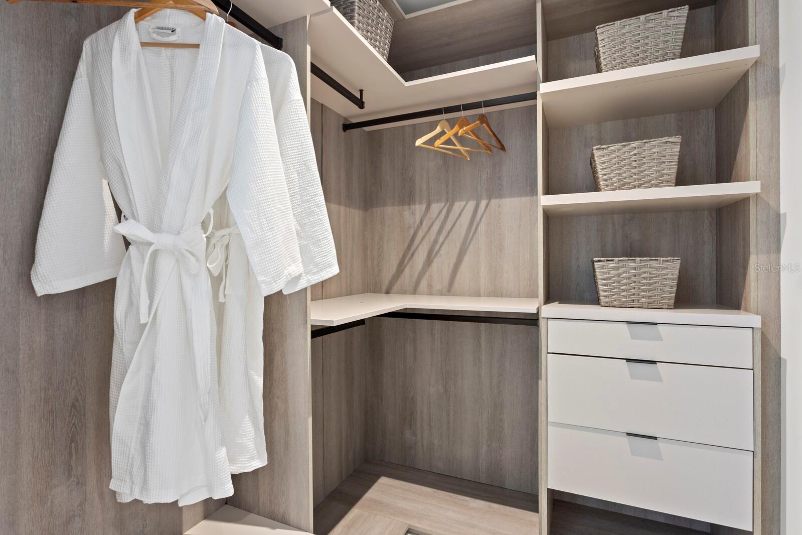 3105 BAY OAK CONDOMINIUM LOT TH04 - Residential