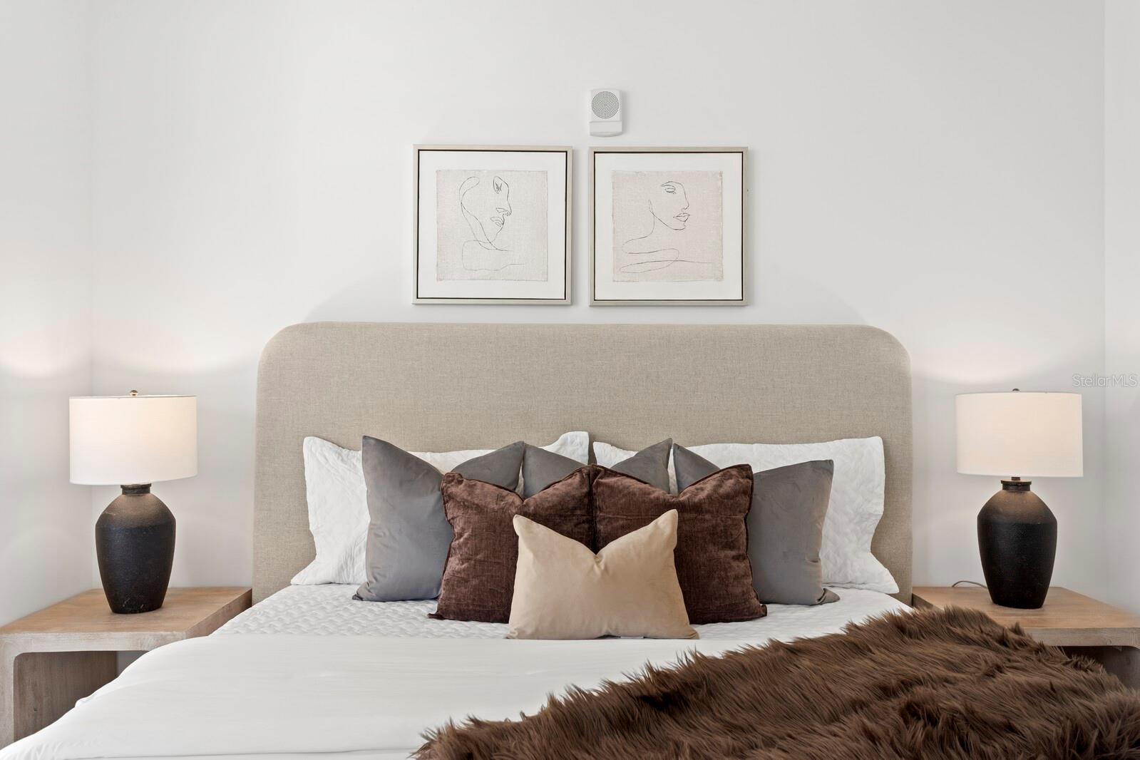 3105 BAY OAK CONDOMINIUM LOT TH04 - Residential