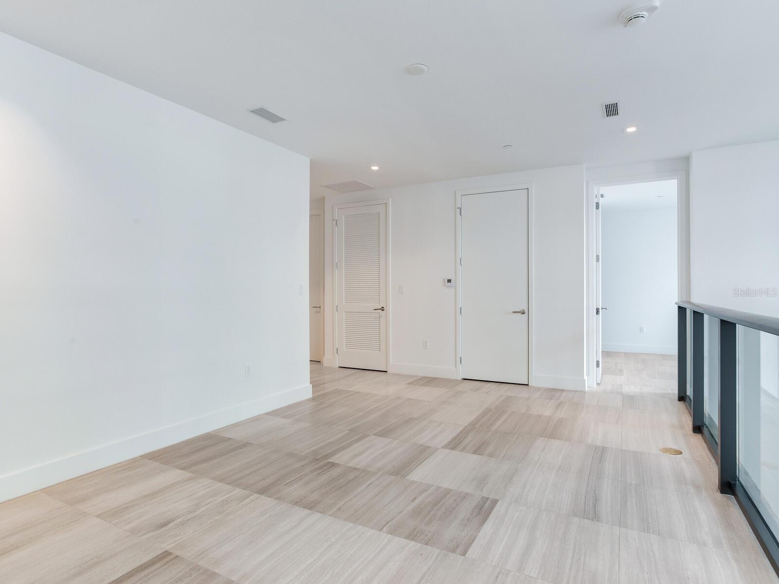 3105 BAY OAK CONDOMINIUM LOT TH04 - Residential