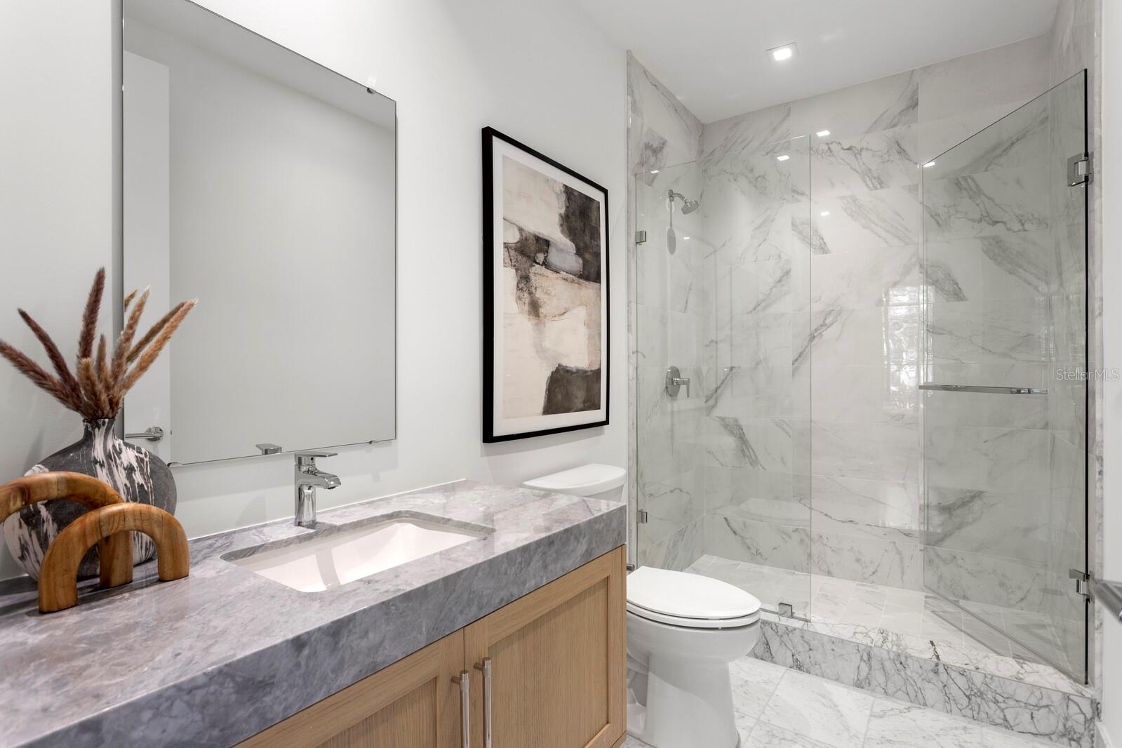 3105 BAY OAK CONDOMINIUM LOT TH04 - Residential