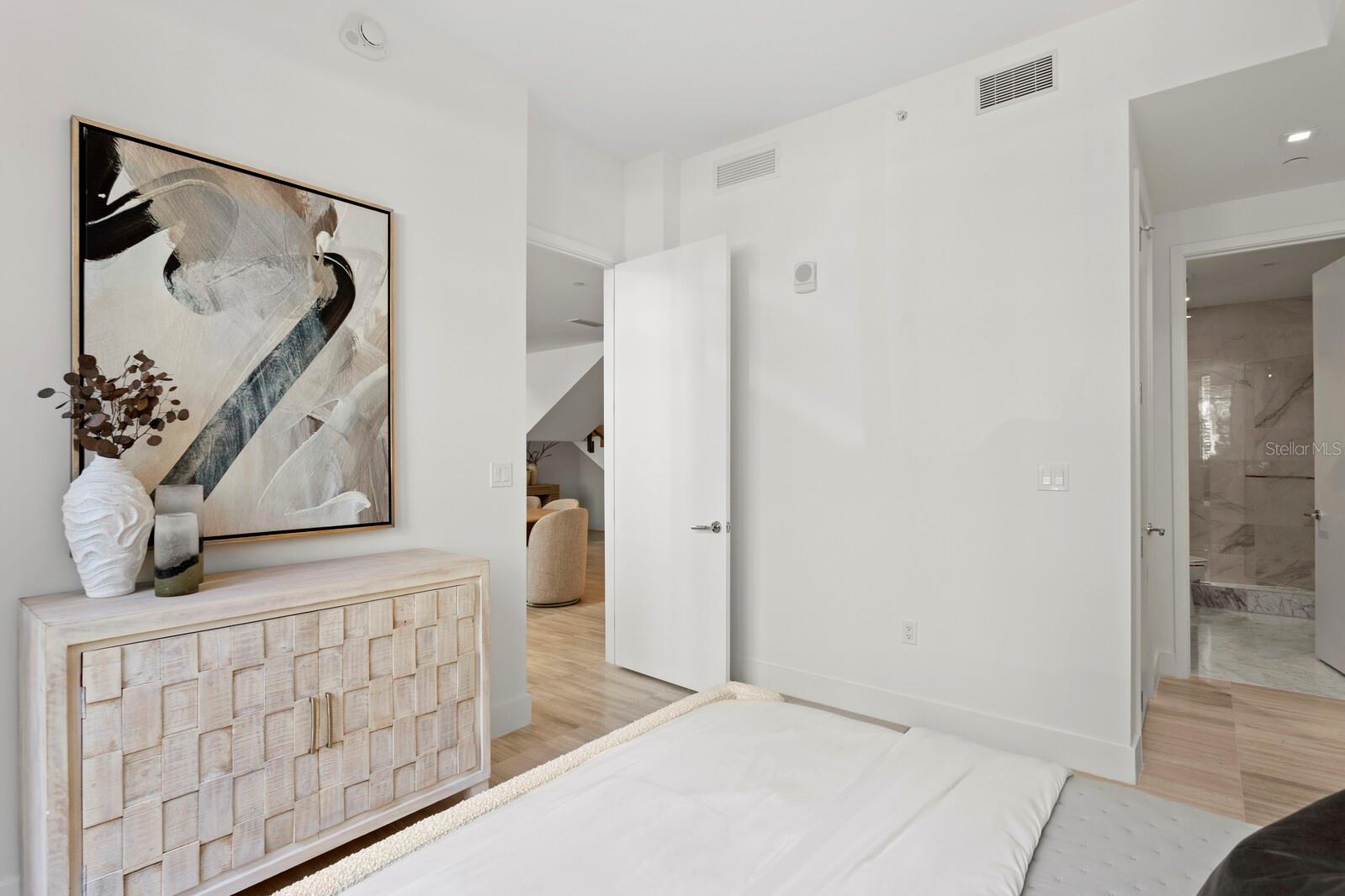 3105 BAY OAK CONDOMINIUM LOT TH04 - Residential