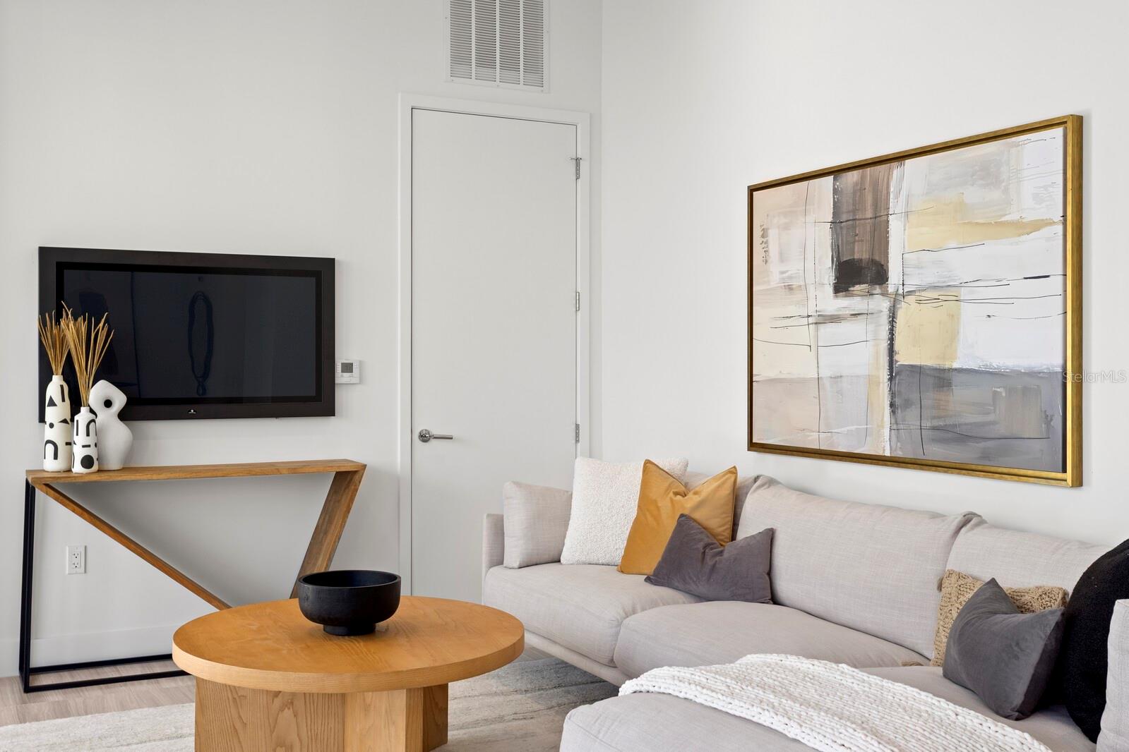 3105 BAY OAK CONDOMINIUM LOT TH04 - Residential