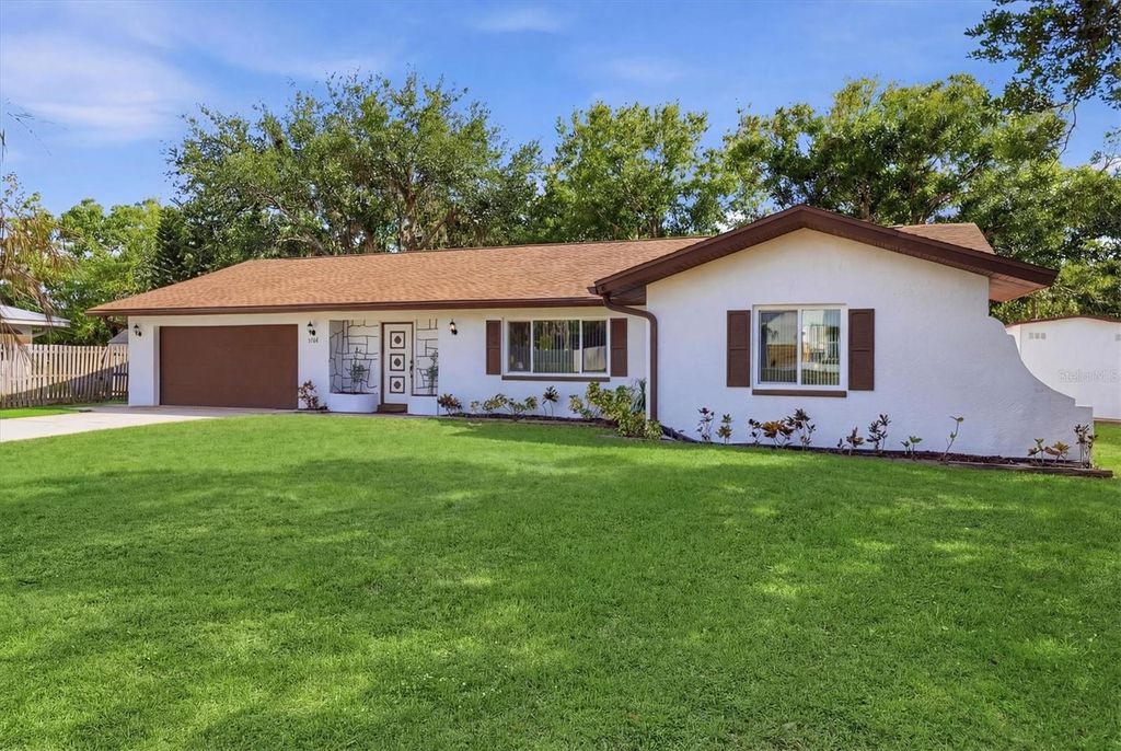 Photo of 5361 San Juan Drive, Sarasota, FL 34235 (MLS # N6143756)