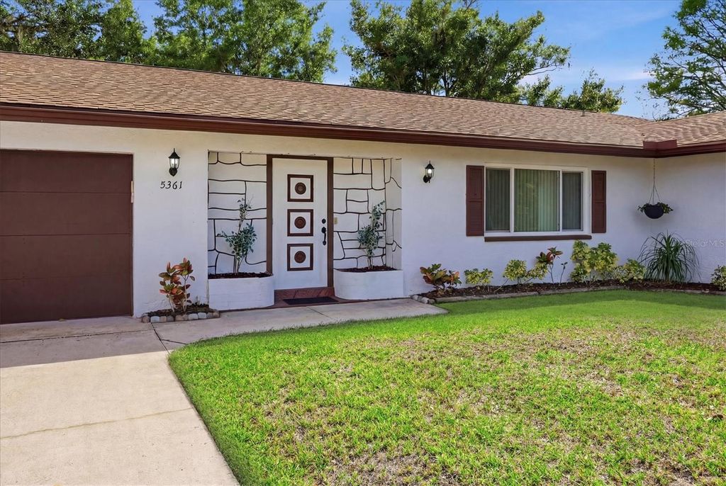 Photo of 5361 San Juan Drive, Sarasota, FL 34235 (MLS # N6143756)