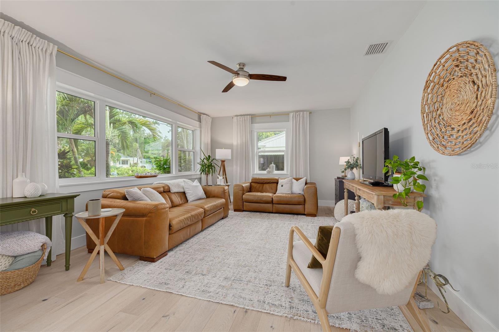 1643 SANTA ANNA DRIVE