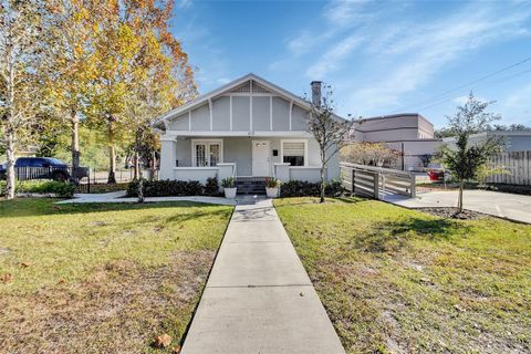 A home in DELAND