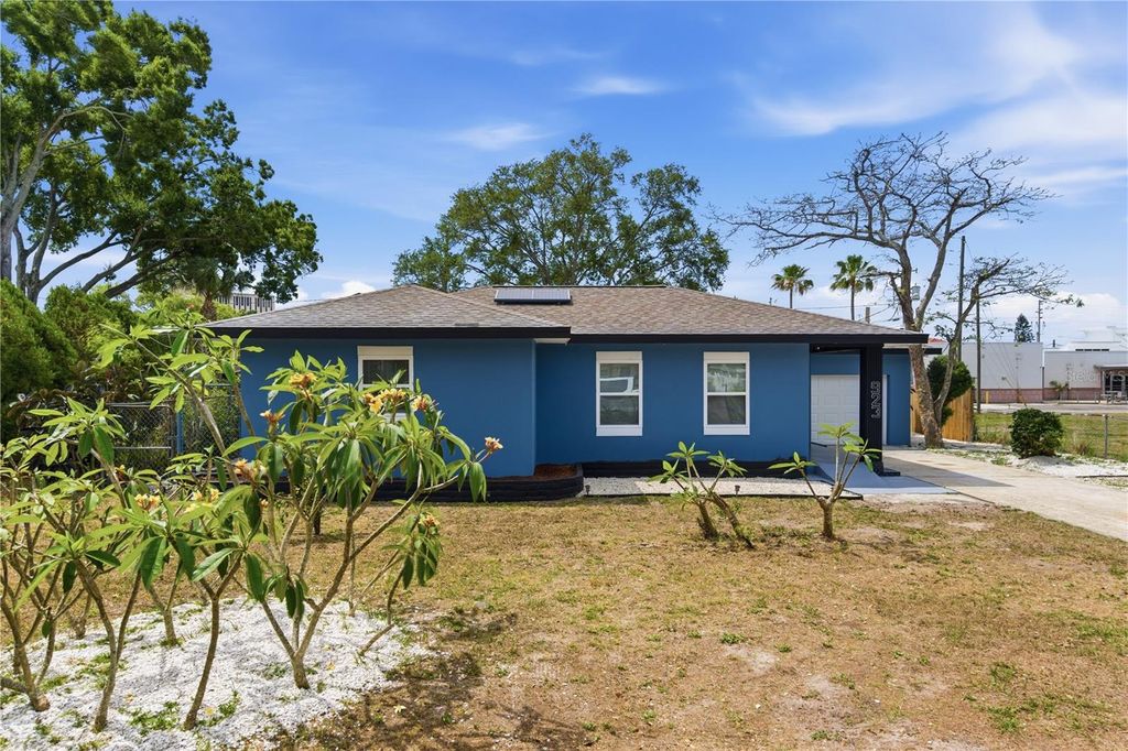 Photo of 923 1st Avenue NW, Largo, FL 33770 (MLS # TB8499948)