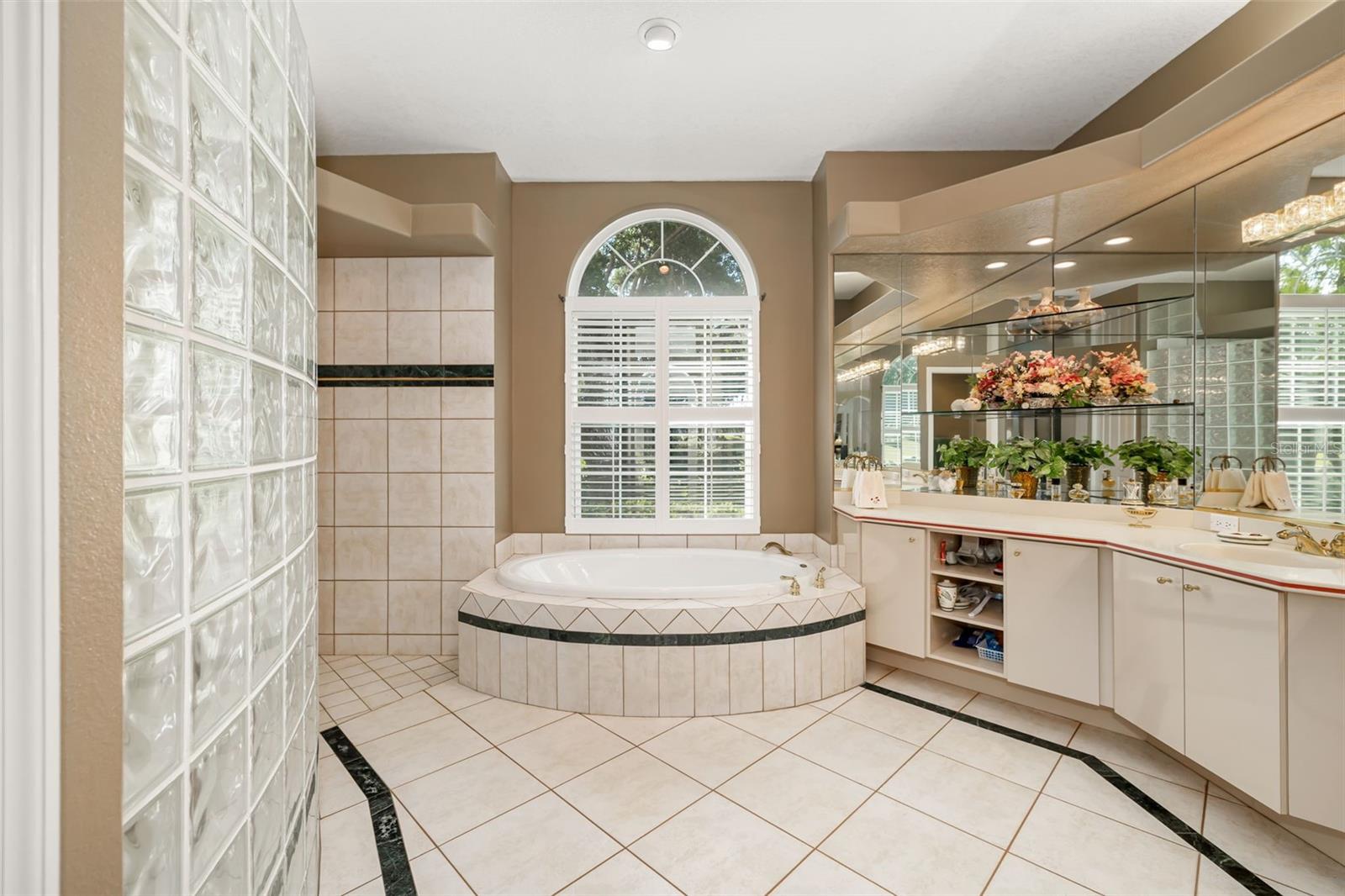 LAUREL OAK ESTATES SEC 10 - Residential