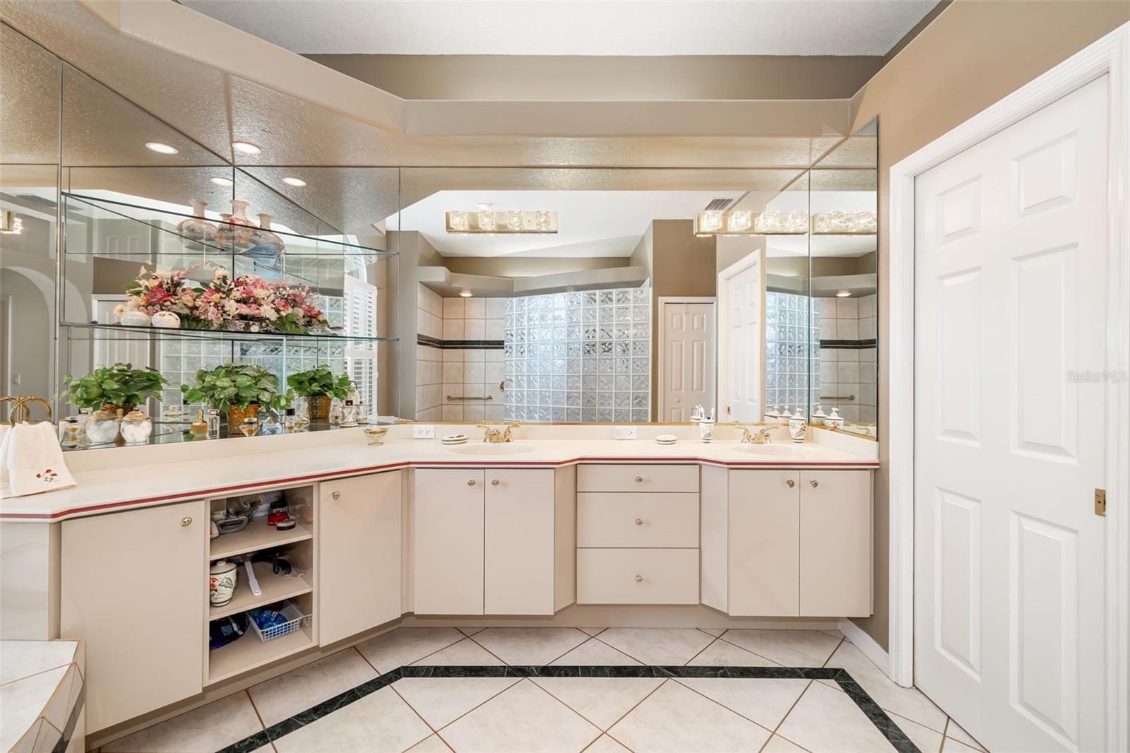 LAUREL OAK ESTATES SEC 10 - Residential