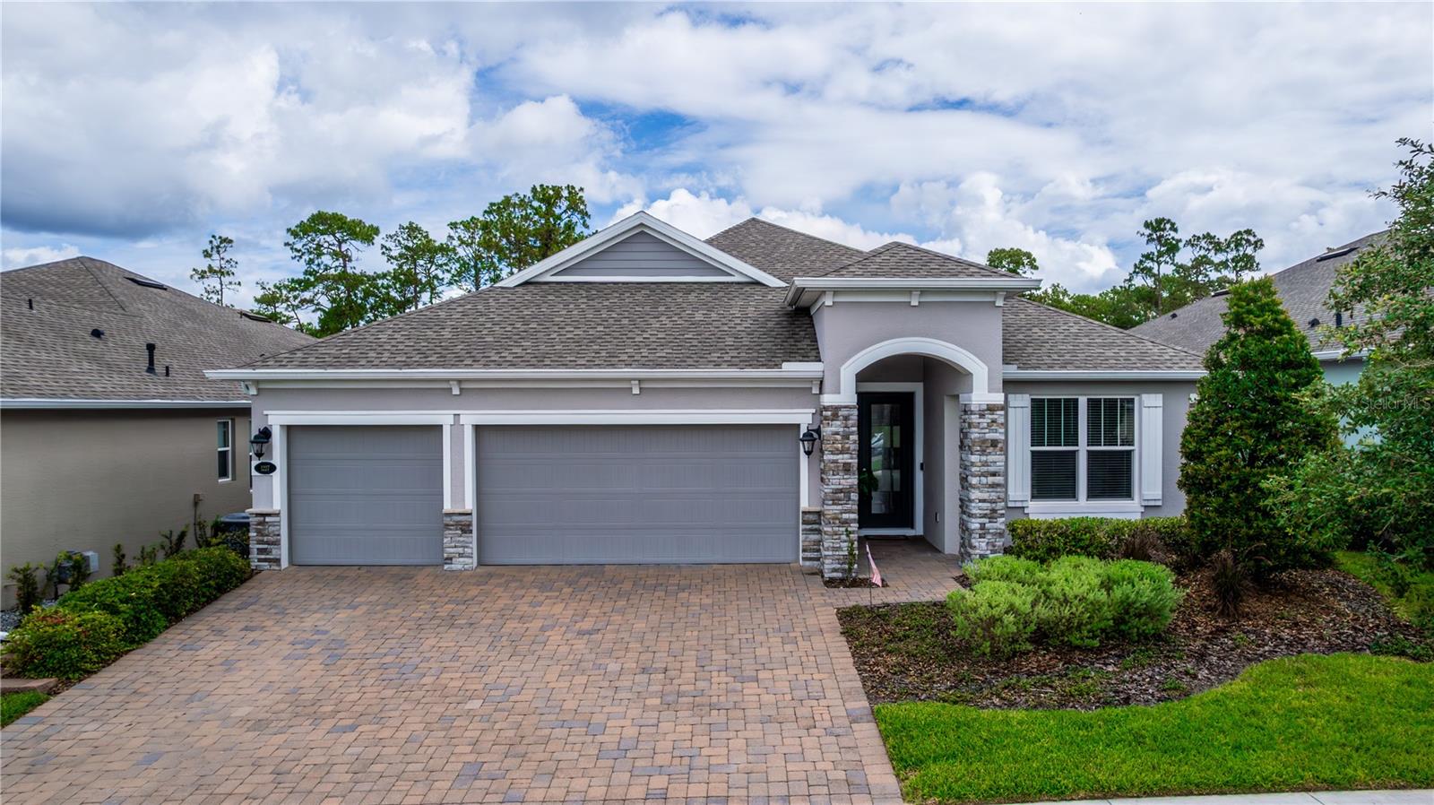 1227 VICTORIA HILLS DRIVE N