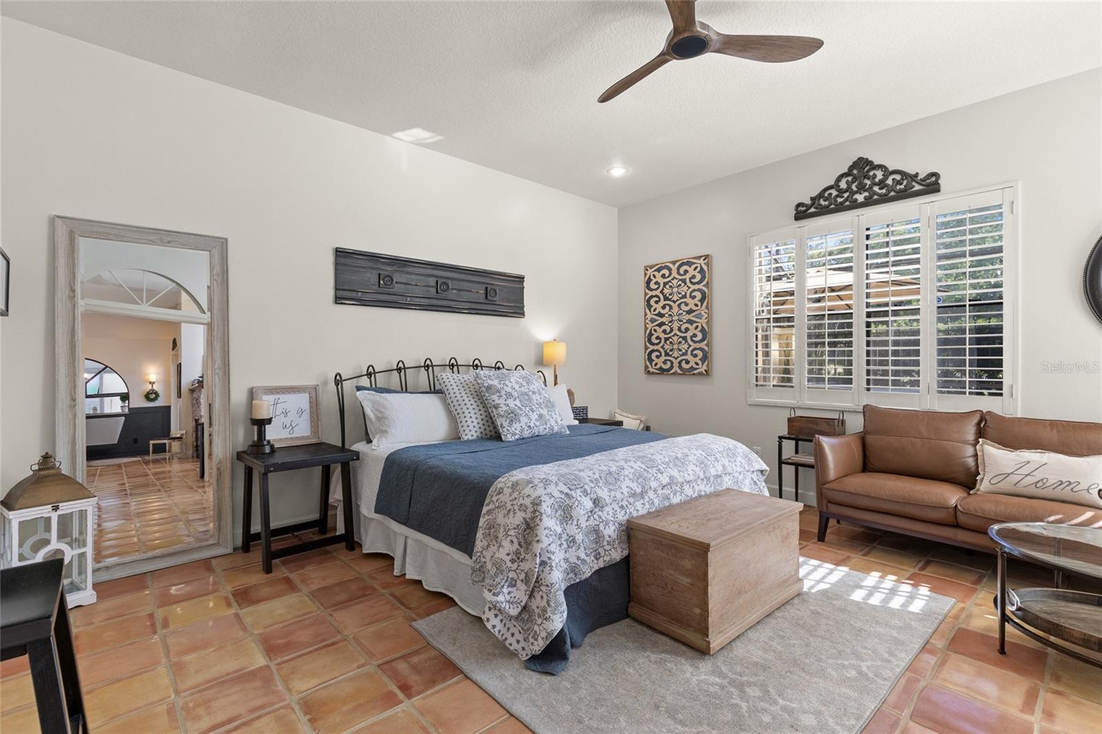 VILLA D ESTE AT SWEETWATER COUNTRY - Residential