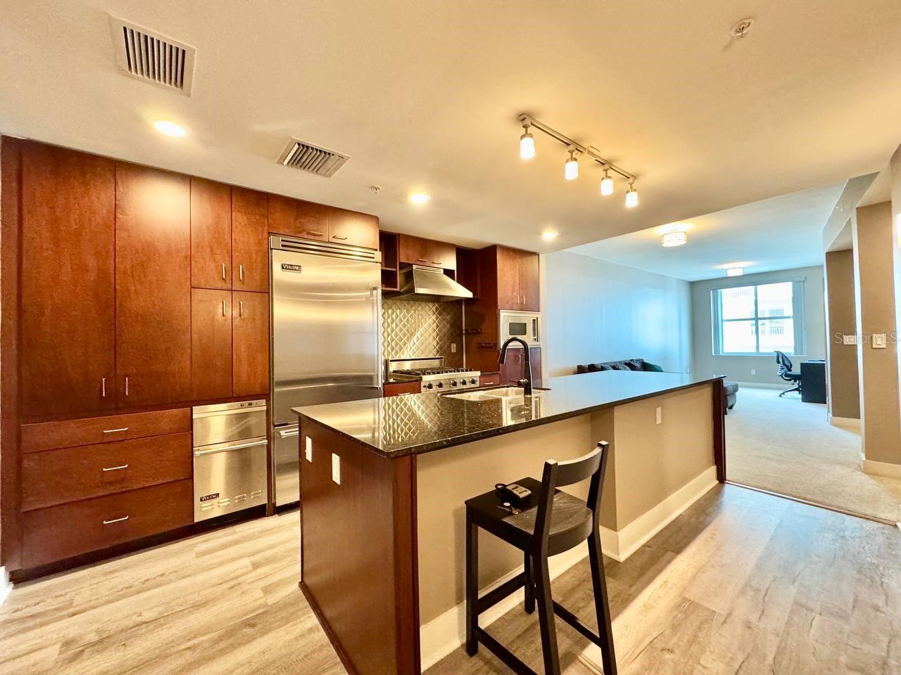 1120 E KENNEDY BOULEVARD 1527
