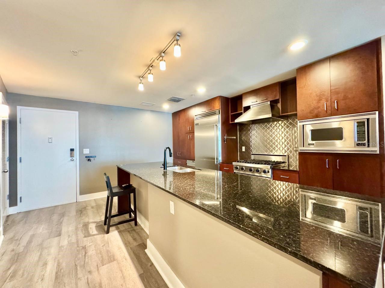 1120 E KENNEDY BOULEVARD 1527