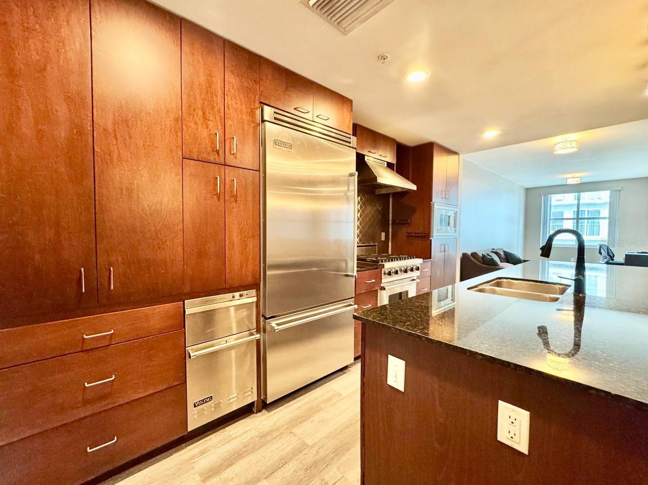 1120 E KENNEDY BOULEVARD 1527
