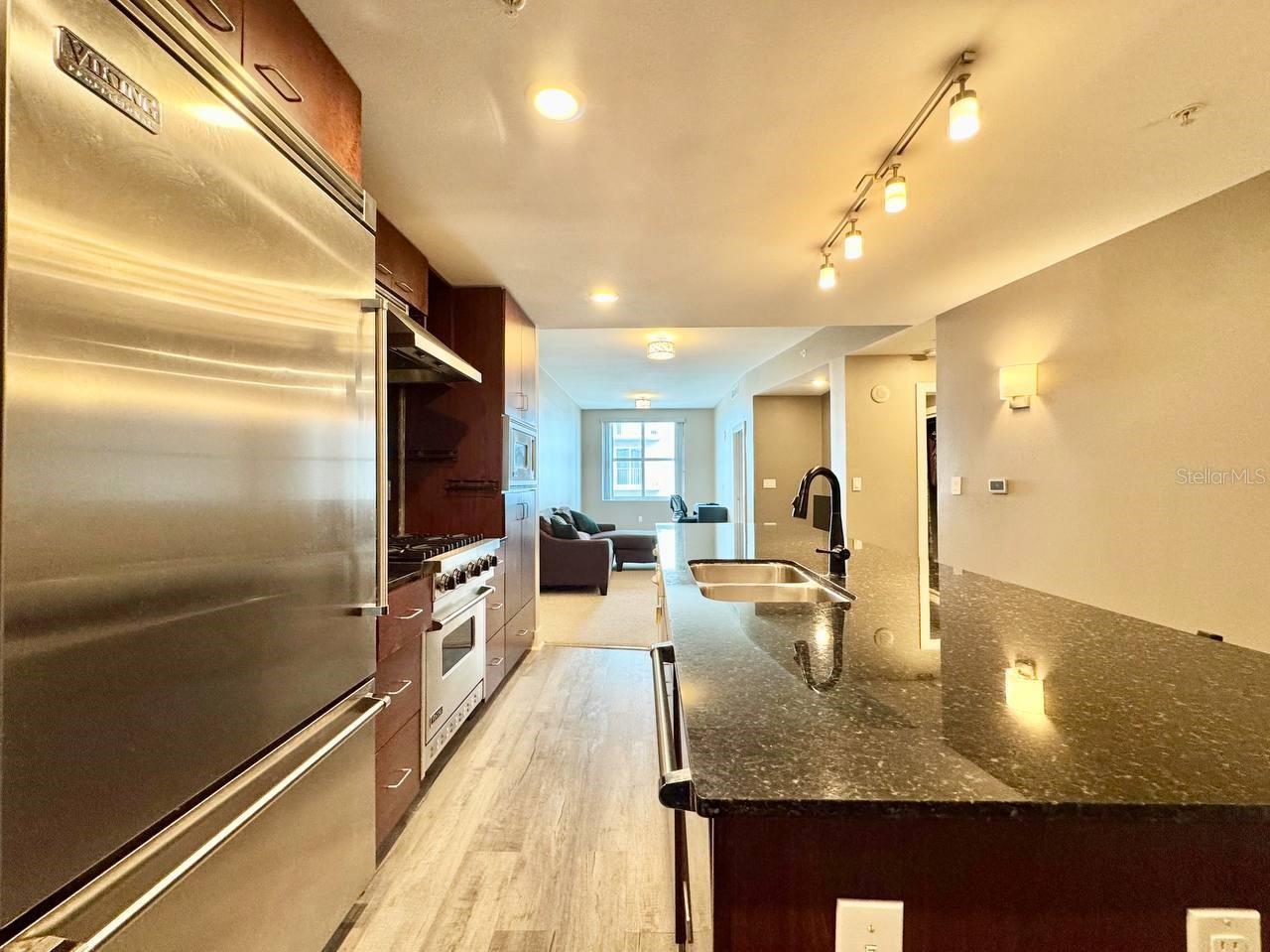 1120 E KENNEDY BOULEVARD 1527