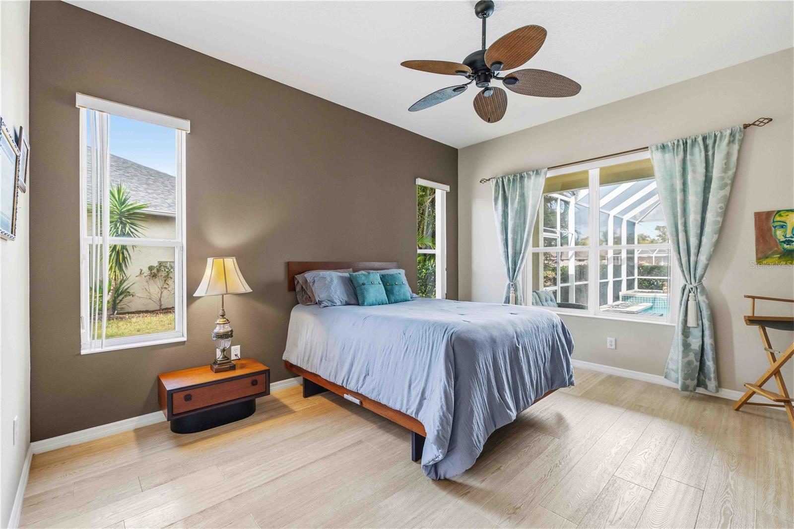 UNIVERSITY PLACE - Residential