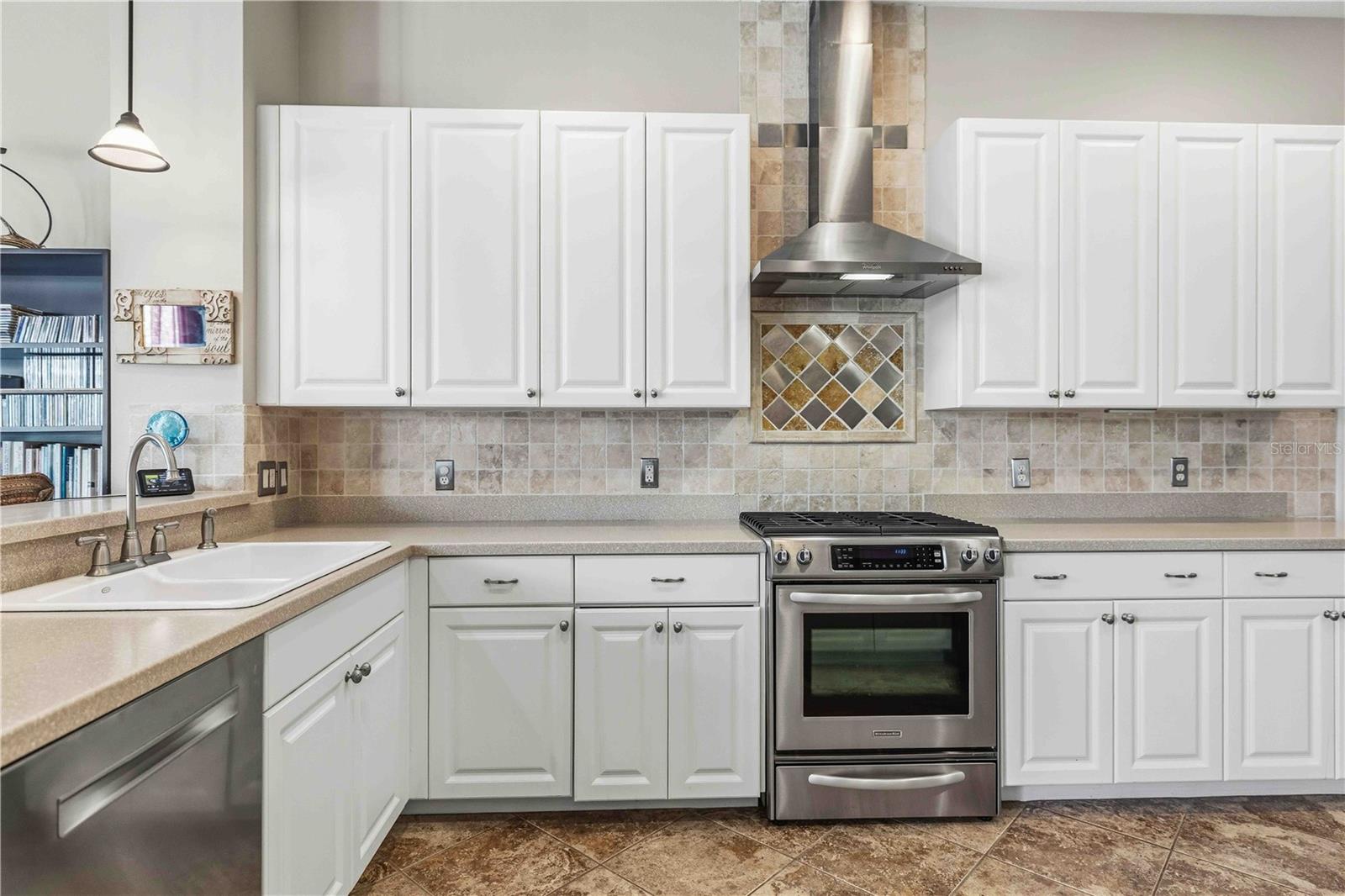 UNIVERSITY PLACE - Residential