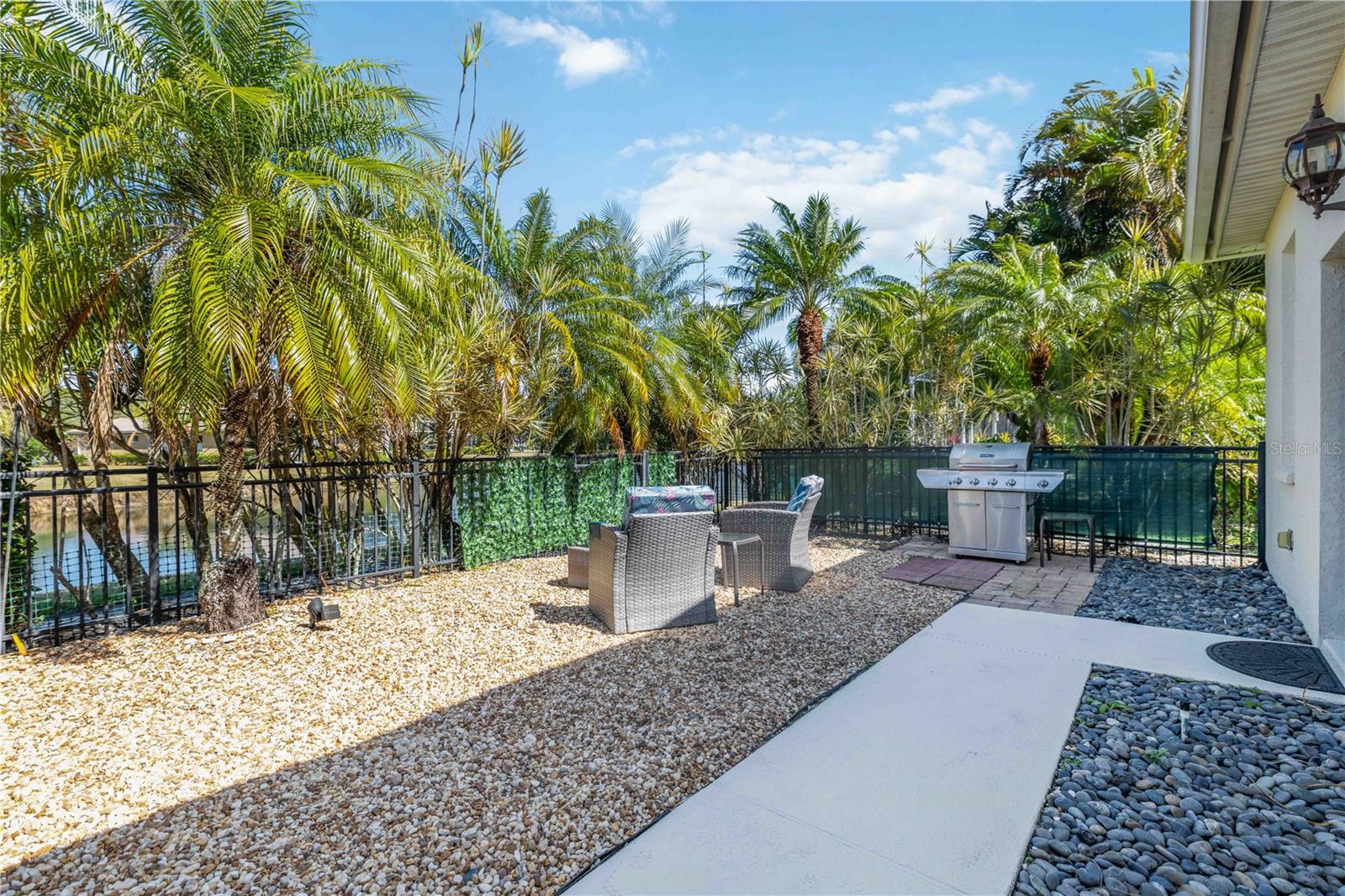 UNIVERSITY PLACE - Residential