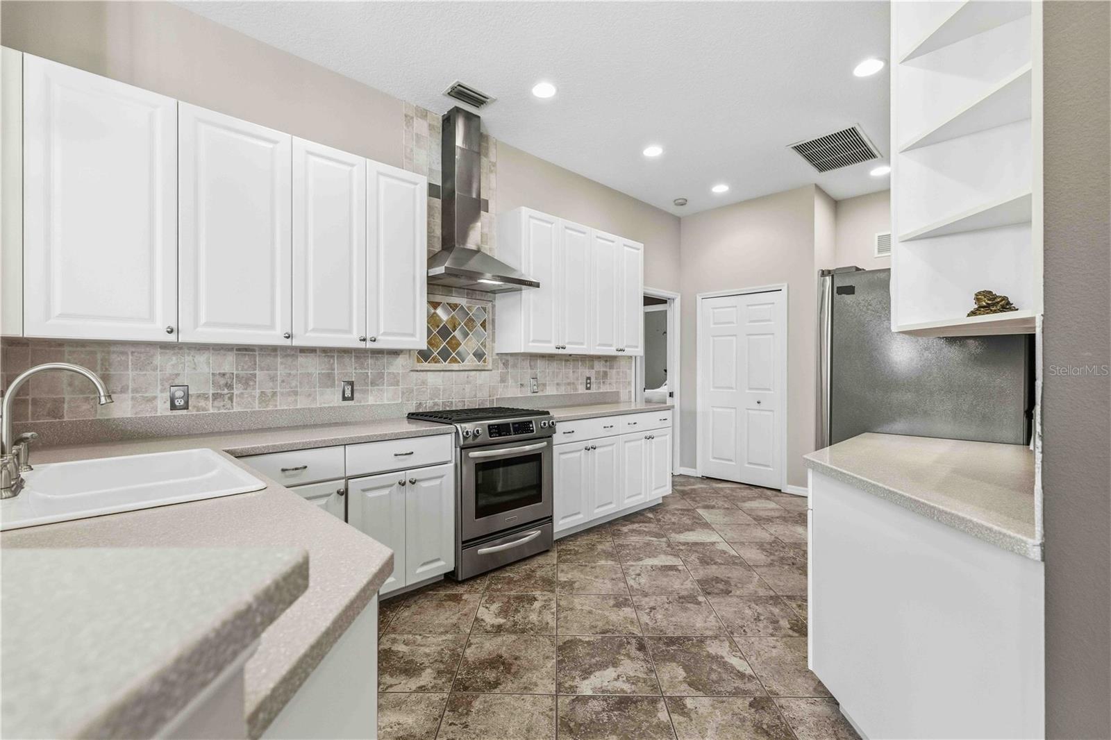 UNIVERSITY PLACE - Residential