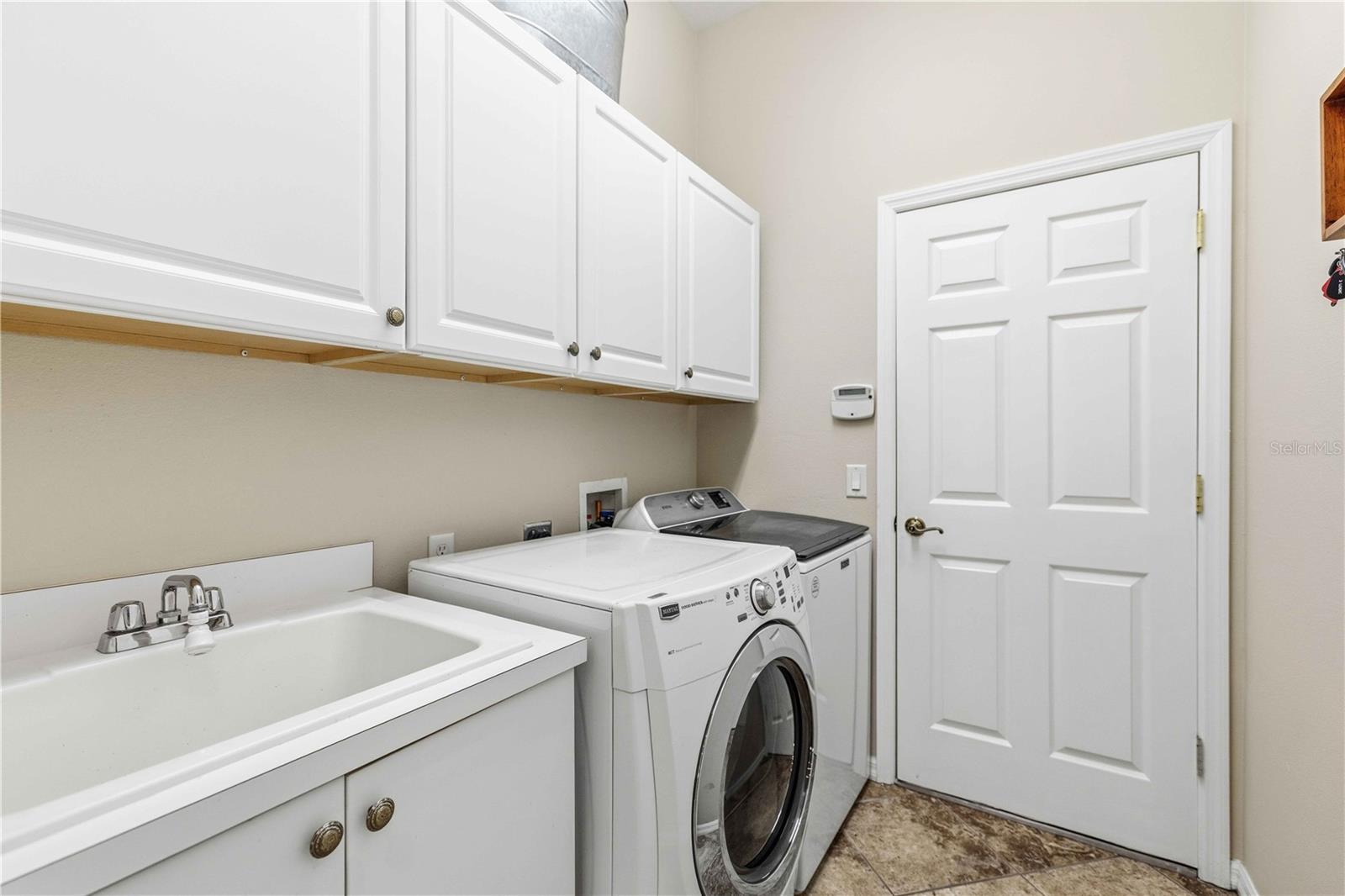 UNIVERSITY PLACE - Residential