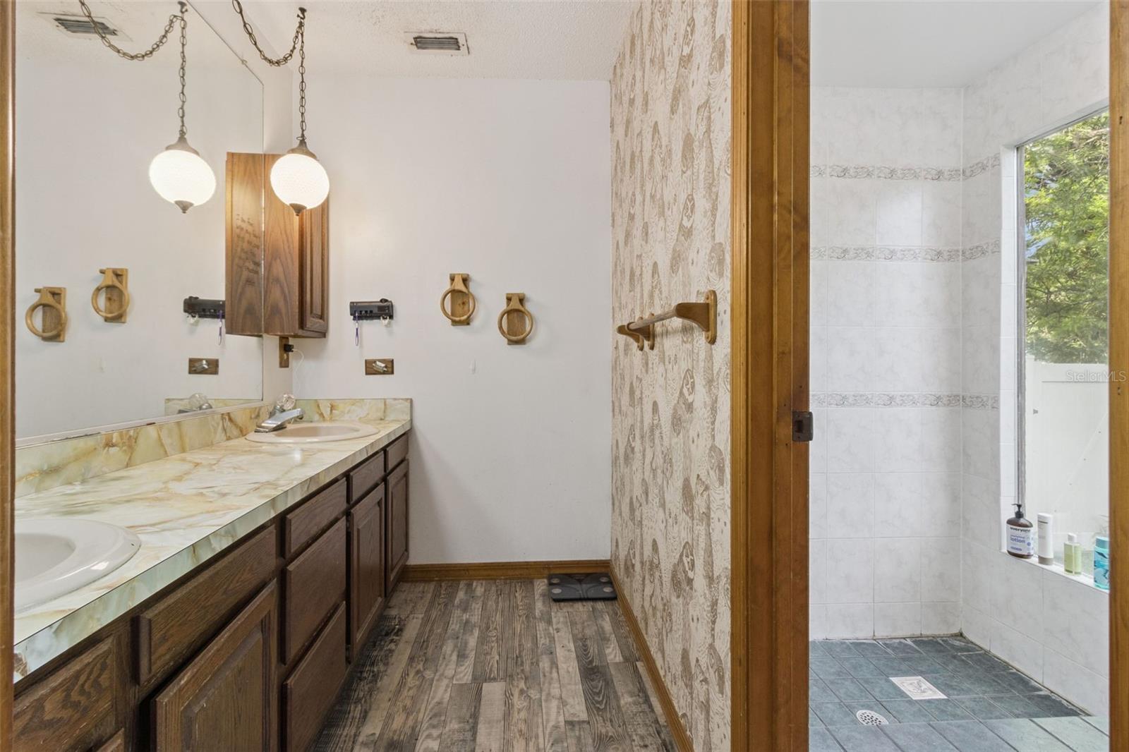 BAYMEADOWS - Residential